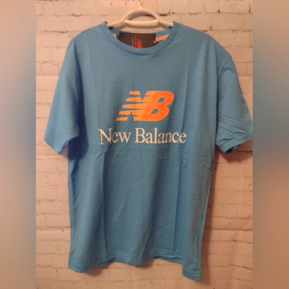 NWT New Balance Essential Celebrate Split Logo Tee